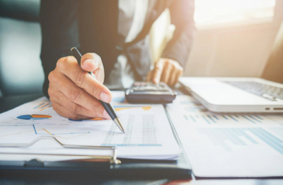 Информацию о долгах казахстанцев кредитные организации будут передавать в КГД