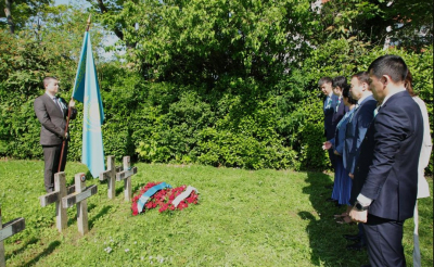 Казахстан почтил память своих солдат во Франции