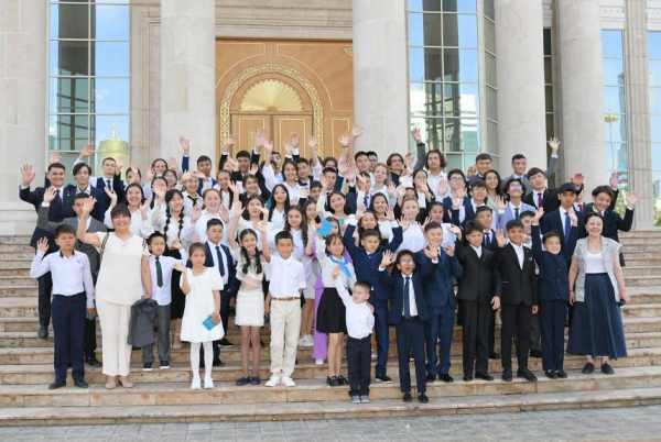 Казахстанским школьникам провели познавательную экскурсию по Акорде