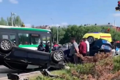 Две машины перевернулись в Астане: водитель был пьян