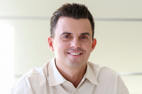 Певец Туриченко рассказал, как узнал о беременности жены