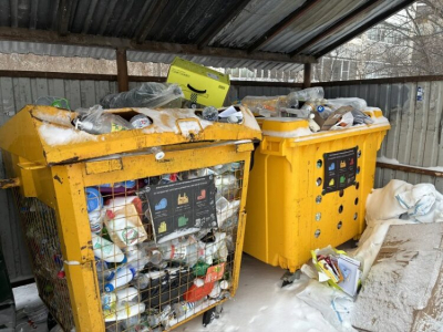 Россиянам напомнили о штрафах за мусор в подъезде