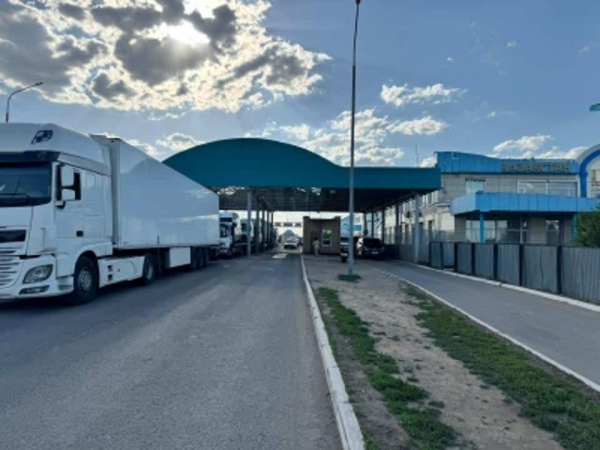 Заторы на казахстанско-российской границе объяснили таможенники