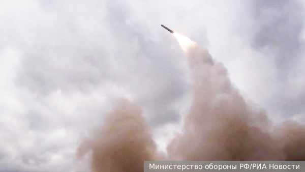 Вулкан Шивелуч выбросил столб пепла на высоту 8 км