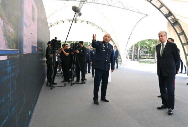 Президенту РК продемонстрировали принцип работы мобильного приложения «Қорғау»