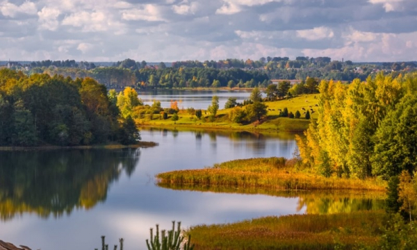 Дружить – парками, озерами, лесами