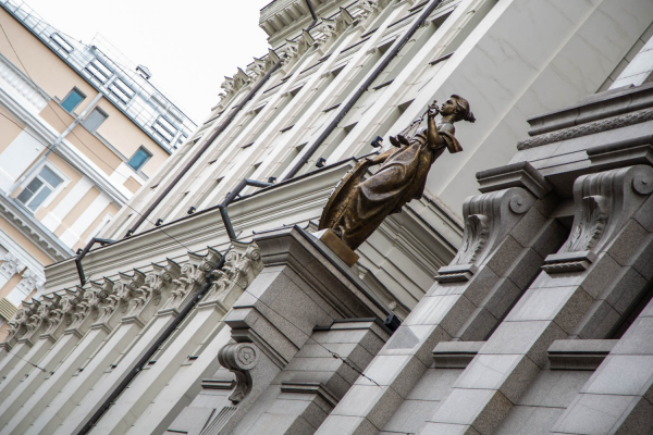 РБК: &laquo;Мираторг&raquo; выиграл суд у блогера по делу о ролике про забой скота