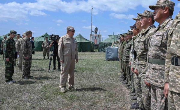 Касым-Жомарт Токаев побеседовал со спасателями и волонтерами в области Абай