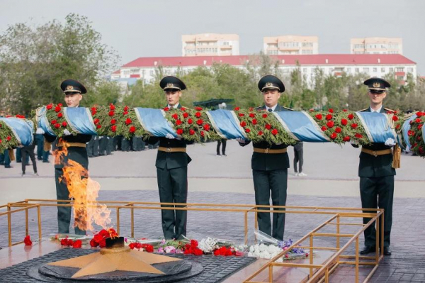 Тысячи жителей Атырау почтили память воинов ВОВ