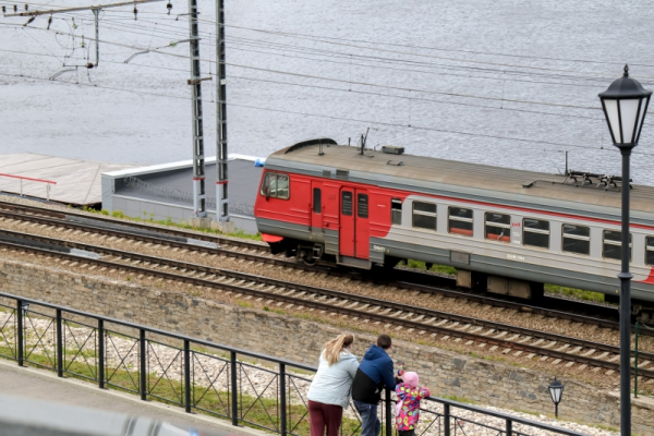Платформа рухнула под пассажирами на станции Луговая во Владивостоке: прокуратура проводит проверку