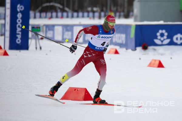 Татарстанский лыжник Большунов победил в разделке на 15 км в финале Кубка России