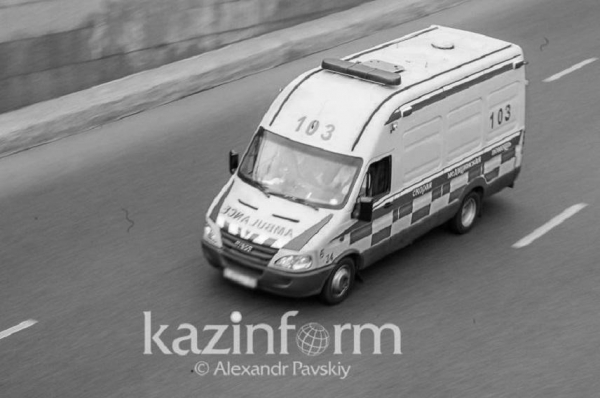 Врезавшийся в КамАЗ на мотоцикле подросток погиб в Атырау