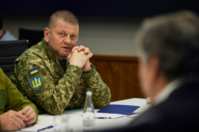 Залужный заявил о массированной атаке ВС РФ по Украине