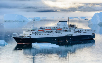 Дания отправила в Гренландию советское судно