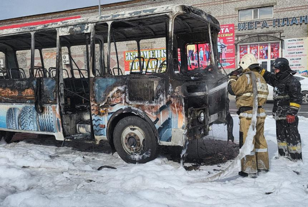 Пассажирский автобус сгорел в Семее
