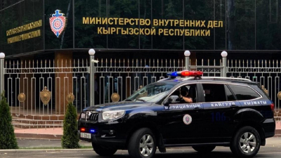 Десятки сотрудников милиции наказали и уволили после беспорядков в Бишкеке
