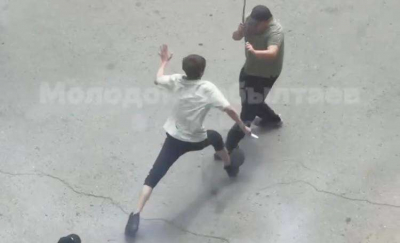 В Павлодаре группа мужчин устроила драку с ножом во дворе жилого дома