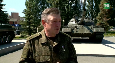 Герой России Александр Лапин поздравил бойцов 430-го полка с присвоением звания
