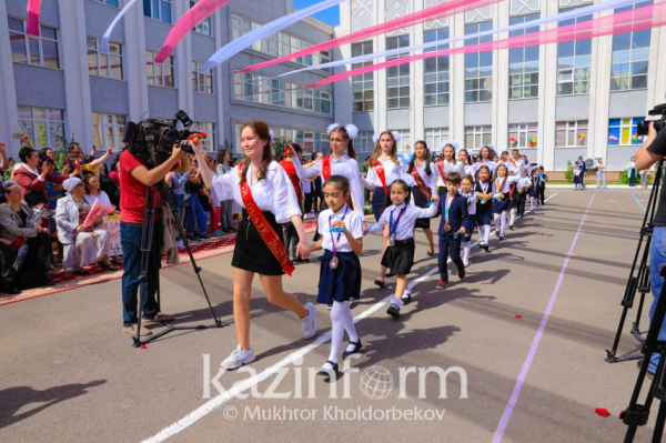 Более 3,7 млн казахстанских школьников завершили учебный год