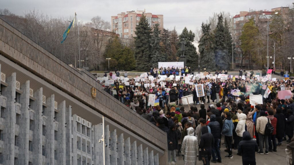 Почему акимат Алматы решил изменить места для проведения митингов и шествий
