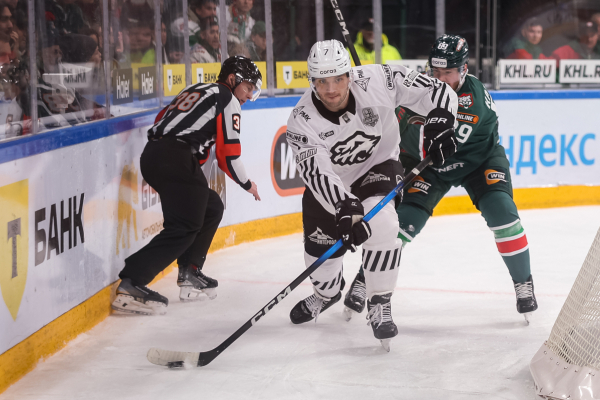 &laquo;Трактор&raquo; впервые обыграл &laquo;Ак&nbsp;Барс&raquo; и&nbsp;сократил отставание в&nbsp;серии &ndash; 1&ndash;2