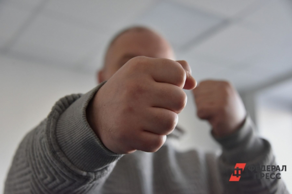 В Серове мужчина избил 21-летнего панка, тот не стал писать заявление