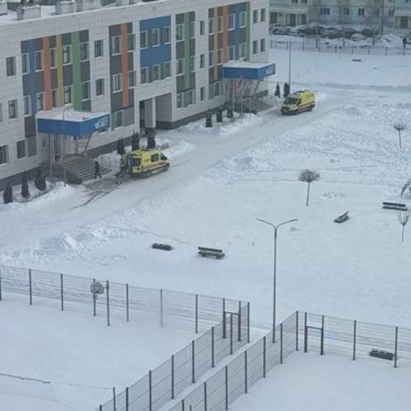 Уборщице лицея, остановившей нападавшего школьника, выплатят 500 тыс. рублей