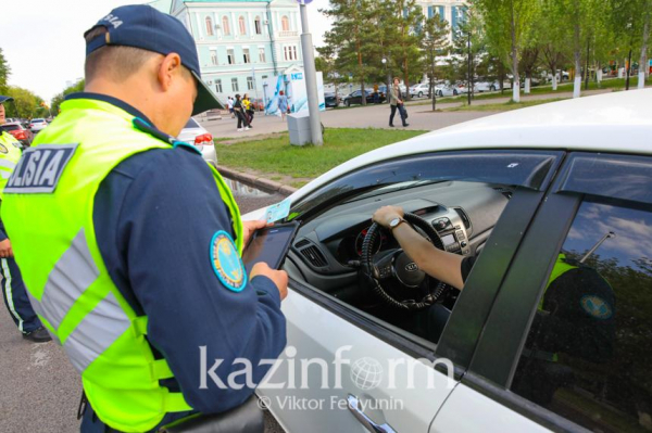 Как полицейские выявляют автодолжников в Астане