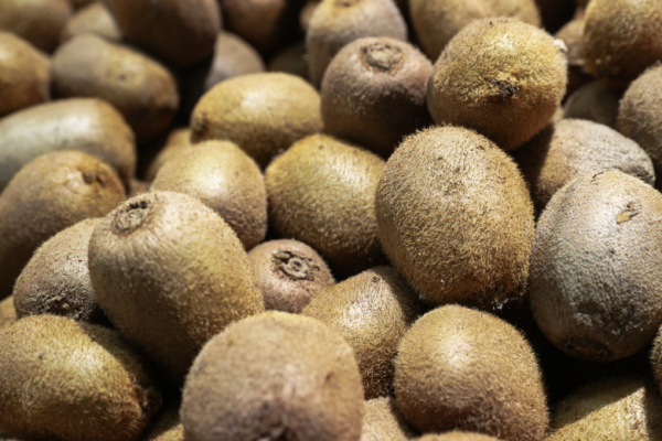 Биолог дал совет при употреблении киви с кожурой