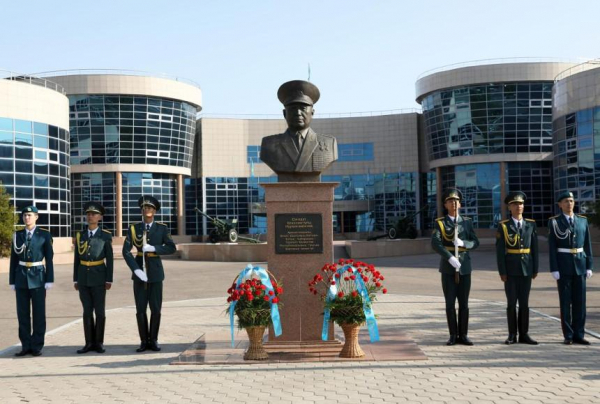 Память легендарного генерала Сагадата Нурмагамбетова почтили в Вооруженных силах РК