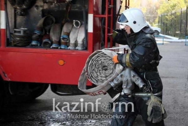 Троих человек спасли огнеборцы при пожаре в Экибастузе