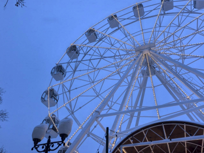 В парке Минного городка начали устанавливать колесо обозрения: когда открытие