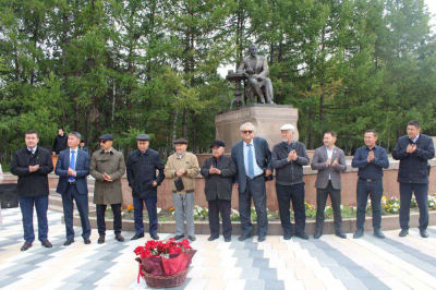 Память Алии Молдагуловой почтили в Москве простые горожане