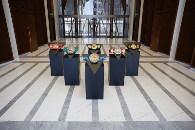 В Екатеринбург привезли все чемпионские пояса Дмитрия Бивола