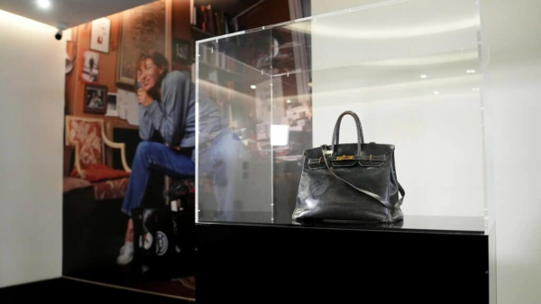 Оригинальная сумка Birkin от Hermès продана на аукционе за $10 млн
