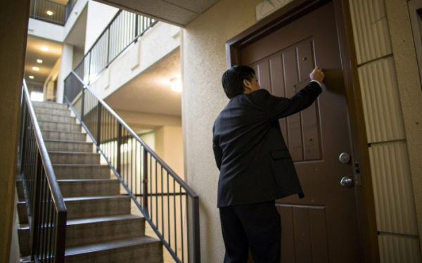 Сотрудники не ходят по квартирам и не спрашивают документы - Минпросвещения