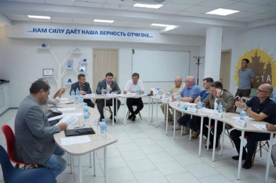 Политика без скандалов и взгляд на Восток: председатель Народного Хурала Артем Михайлов обсудил будущее Калмыкии с политологами