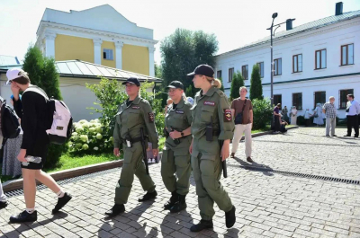 Около 200 полицейских и росгвардейцев обеспечивали безопасность при крестном ходе в Казани