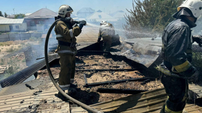 В Восточно-Казахстанской области загорелся дом